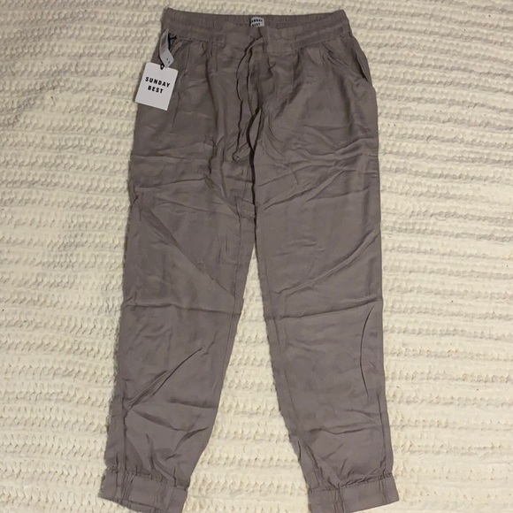 Aritzia Sunday Best joggers - Picture 3 of 4